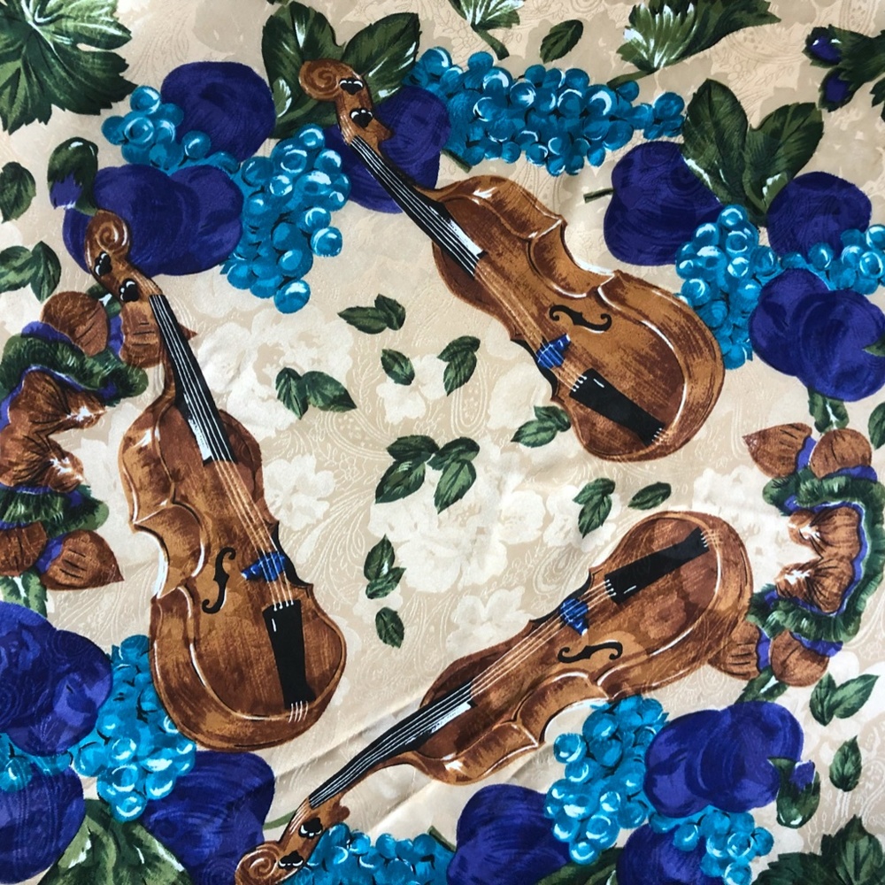 Violin scarf by Honey - Picture 2 of 3